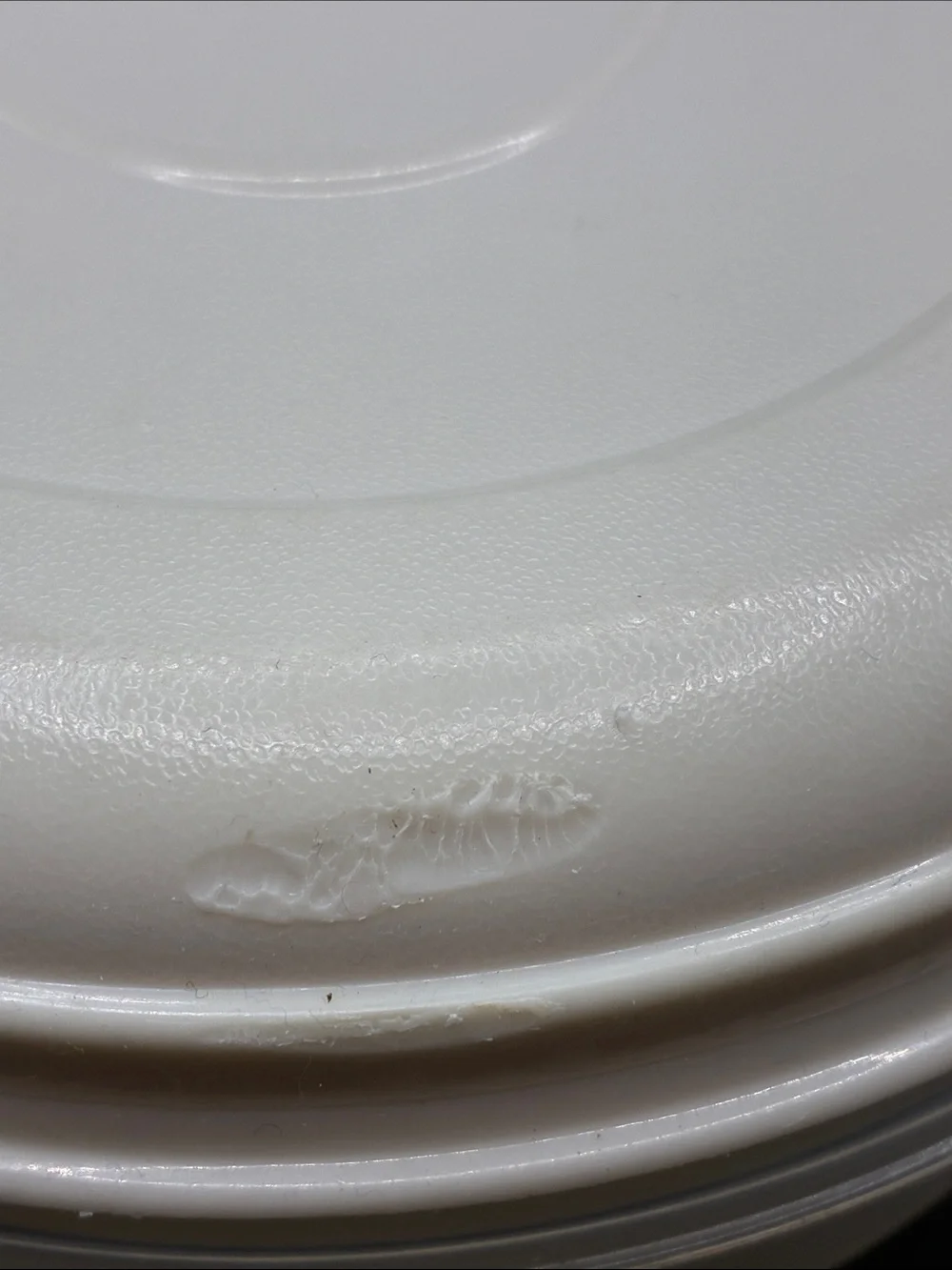 Rubbermaid Round #3 with Almond Lid 1.4 Qt
